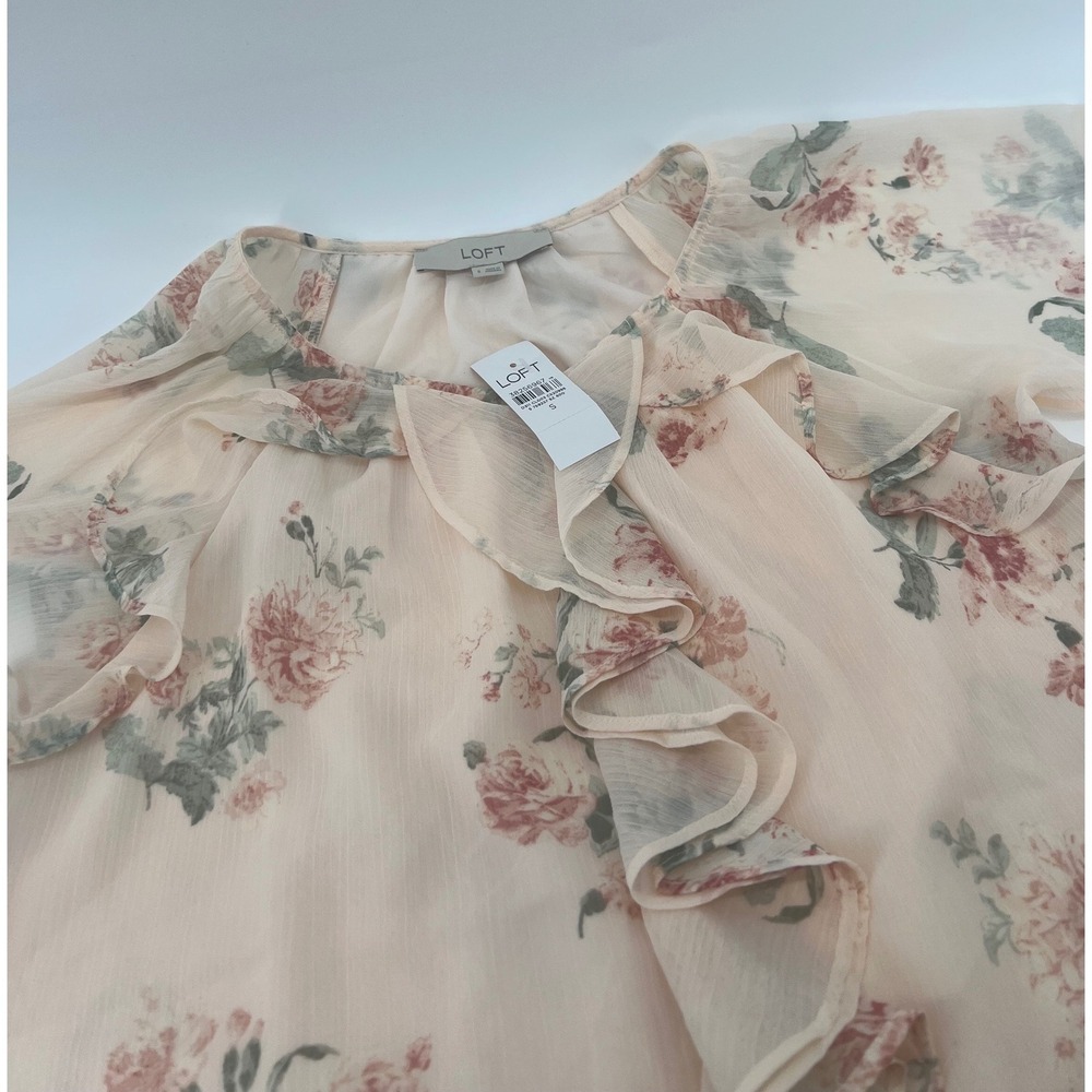 LOFT Cottagecore Chic Ruffle Front Women Small Peach Floral Flutter Sleeve Top